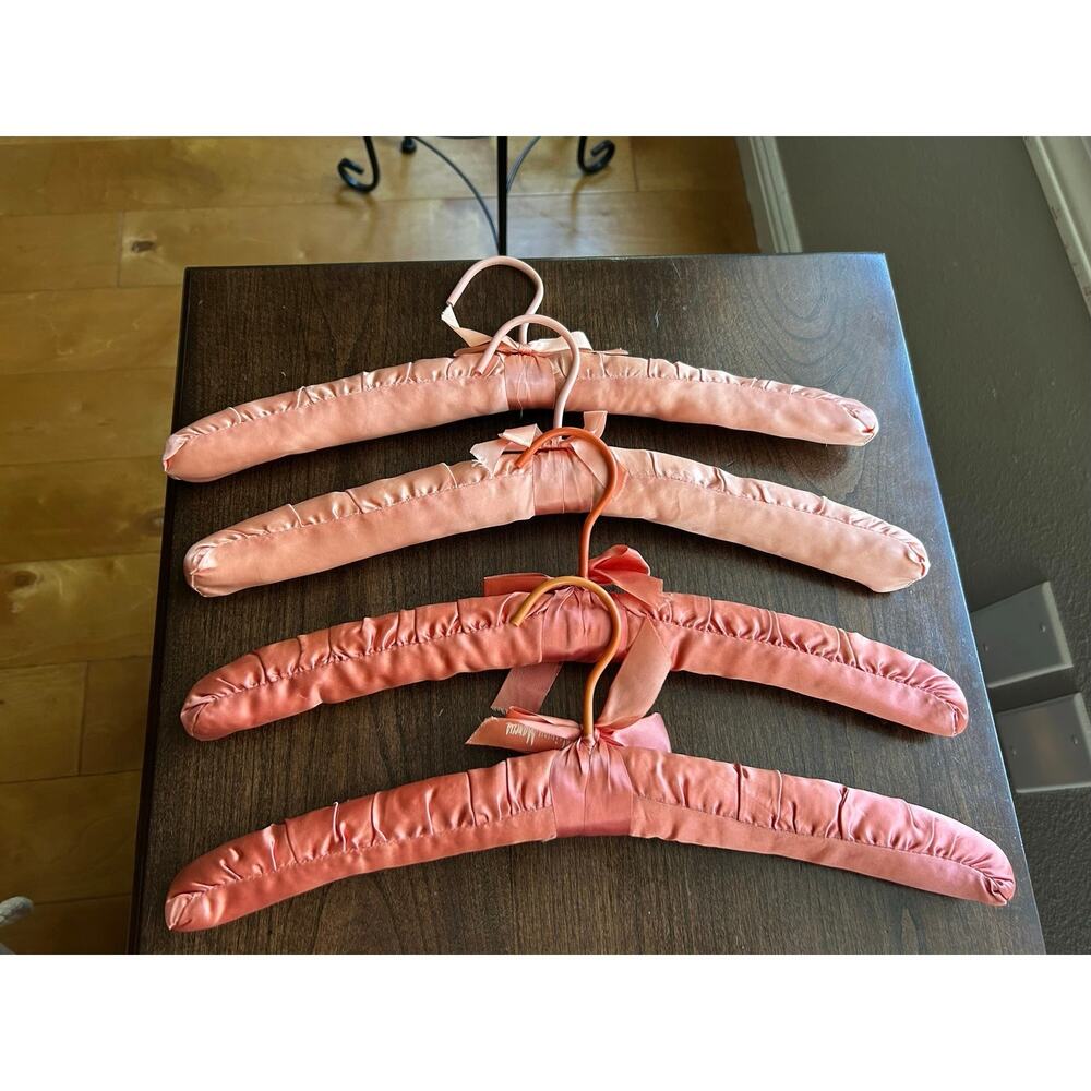 4 Vintage satin padded clothes hangers delicate ribbon bows pink Neiman Marcus